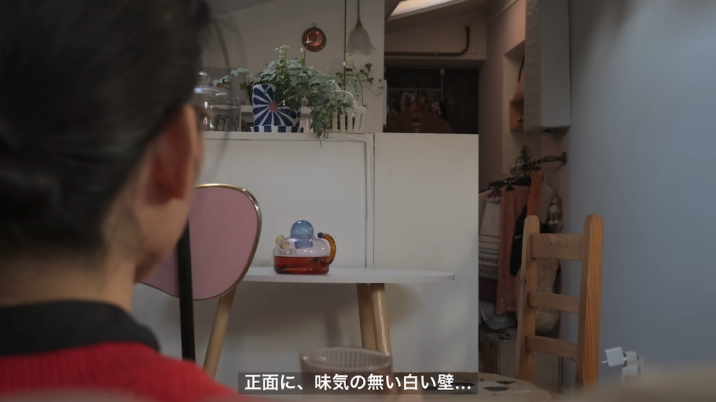 背面部分が真っ白で少し味気なく、カウンターの高さもわずかに高く感じているとのこと