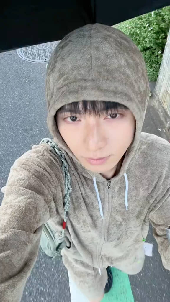 日傘を差してお出かけ