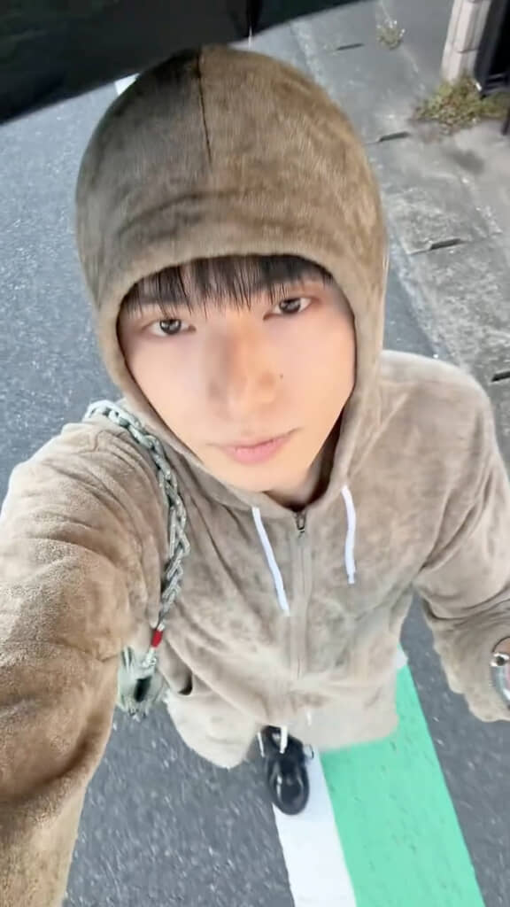 髪が伸びてきたというTataさん