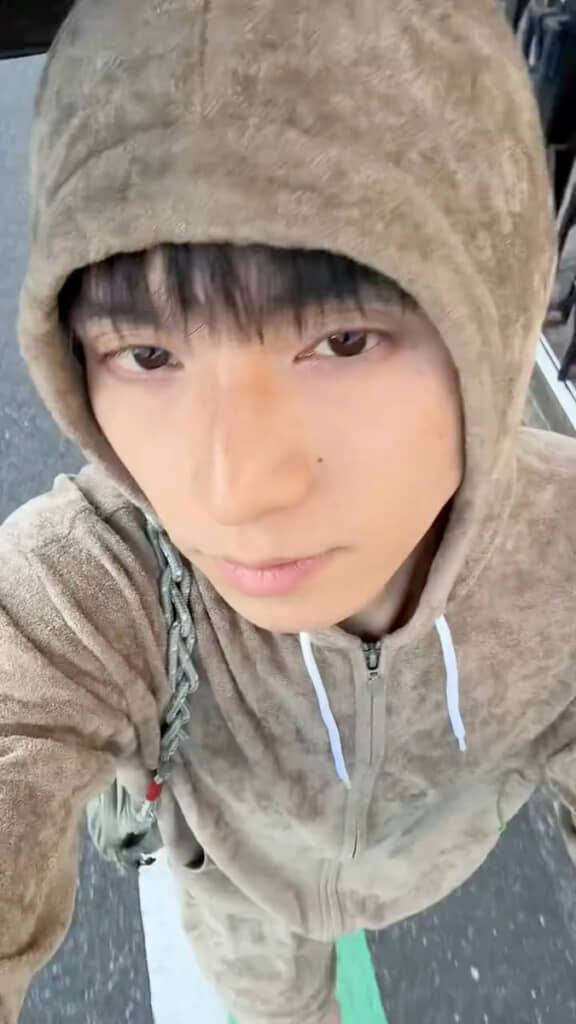 アップで見ると、あの俳優に似ている……