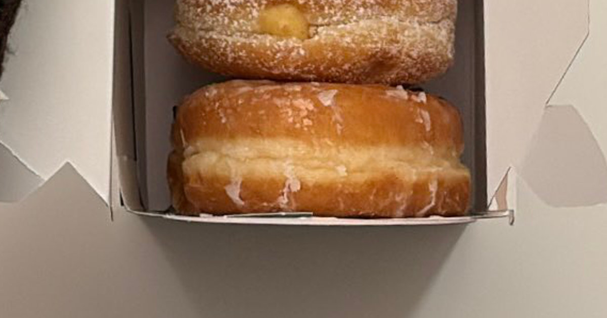 結婚2年目の妻、ミスドの箱を開けると……「2人暮らしでこの量」　衝撃の光景に「どう見ても1人前でしょ」「こういうことしたい」【ミスタードーナツ】（1/4） | グルメ ねとらぼ