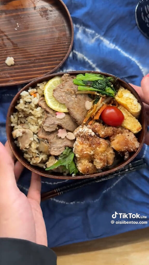 最後のお弁当は炊き込みご飯