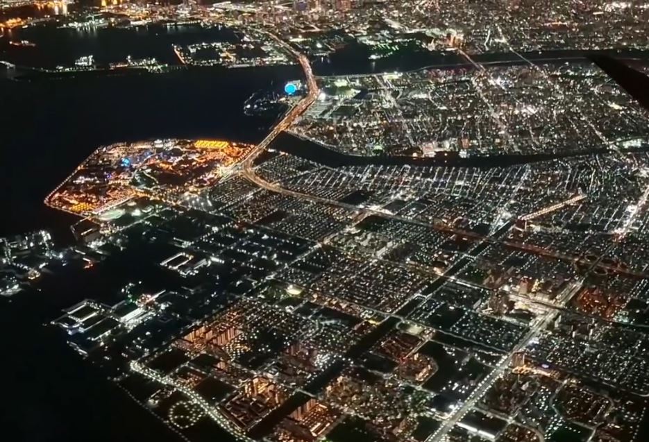 羽田空港出発の便から見えたのは……