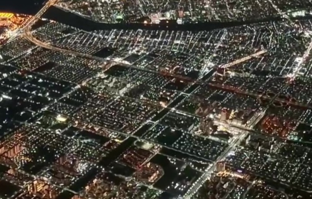 羽田発の飛行機が25分遅延→離陸後、窓の外を見ると……　奇跡の光景に「最高のVIP席じゃないですか」「憧れていた景色」（1/3） | ライフスタイル ねとらぼ