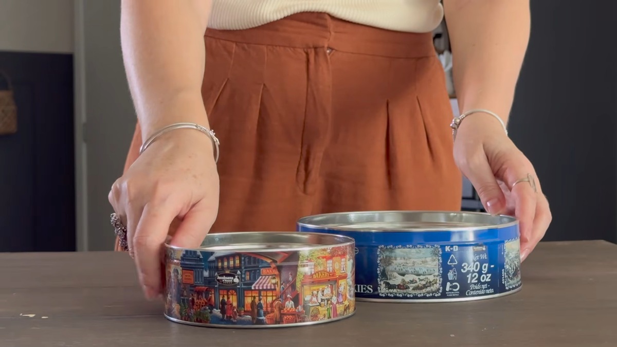余ったクッキー缶は捨てないで！　色を塗って木材をくっつけると……　完成した驚きの一品に大反響「びっくりするほどいいアイデア」「簡単に作れそう！」【海外】（1/3） | ライフスタイル ねとらぼ