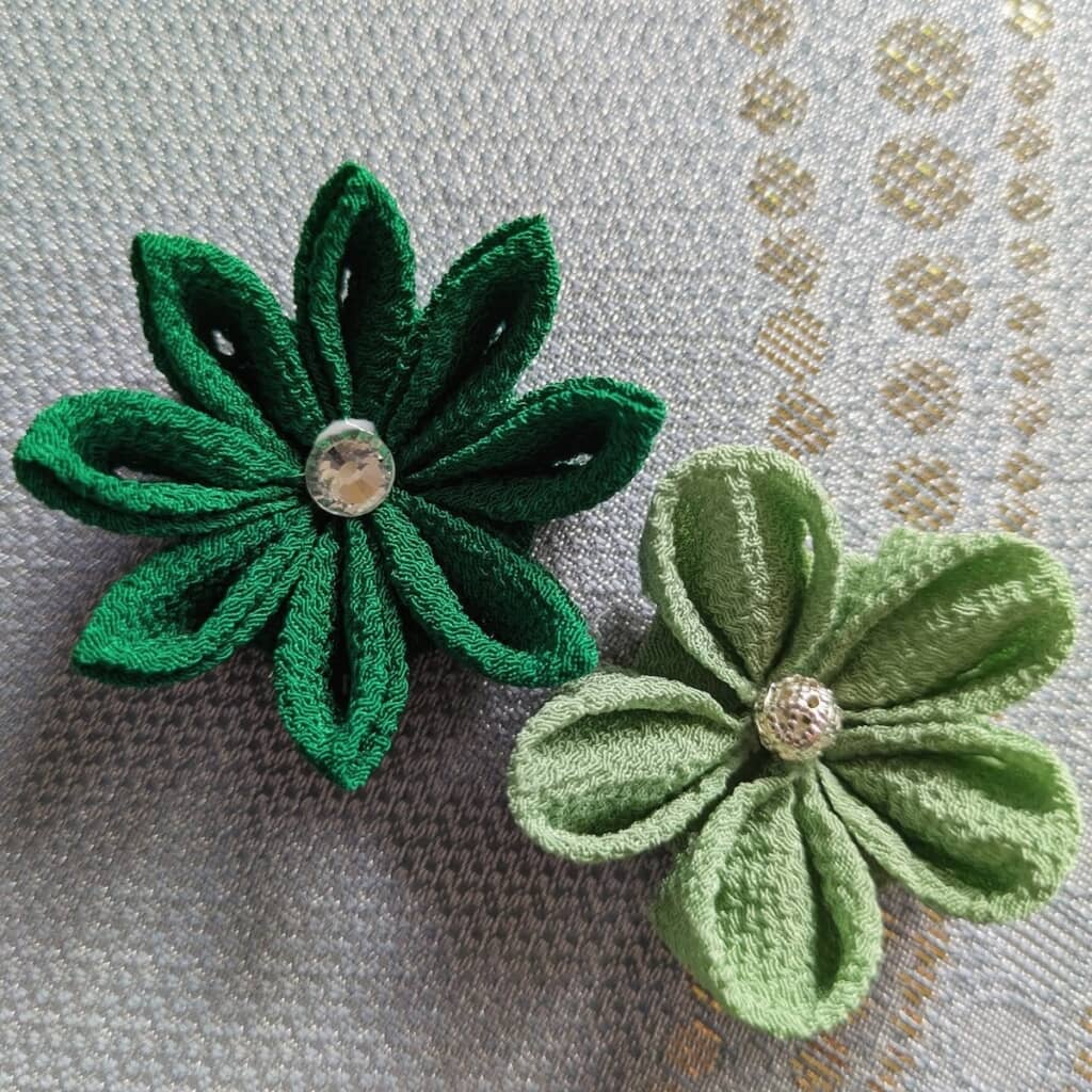 緑色の生地を使った作品も。明るくも落ち着いた印象です