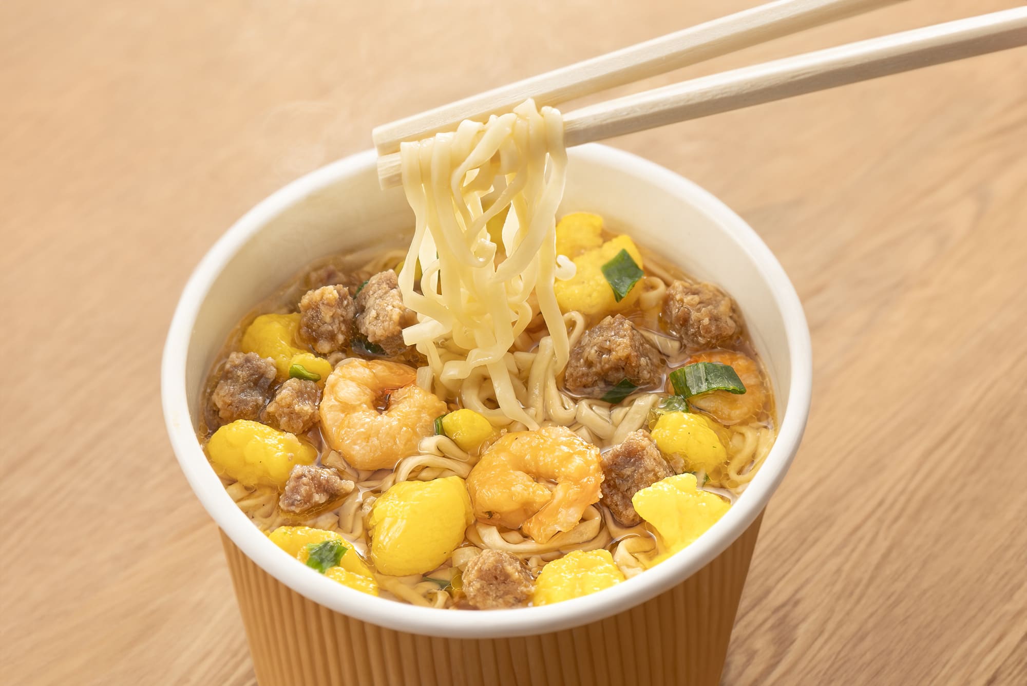 「カップ麺としては別格なうまさ」「いつもお世話になってます」　あなたが好きな「カップラーメン」は？　3商品を紹介 | グルメ ねとらぼ