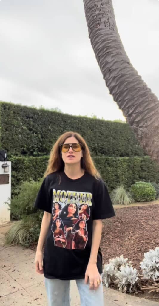 ゴーテルTシャツをさらりと着こなした姿（画像はInstagramより）