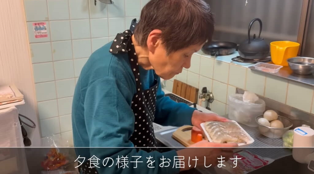 りつこおばあちゃんが中華丼を作ってくれます