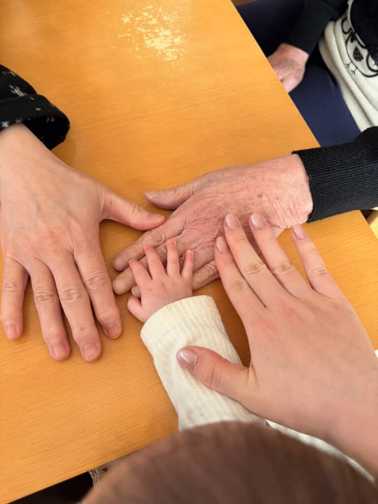 4世代の“手”が集合