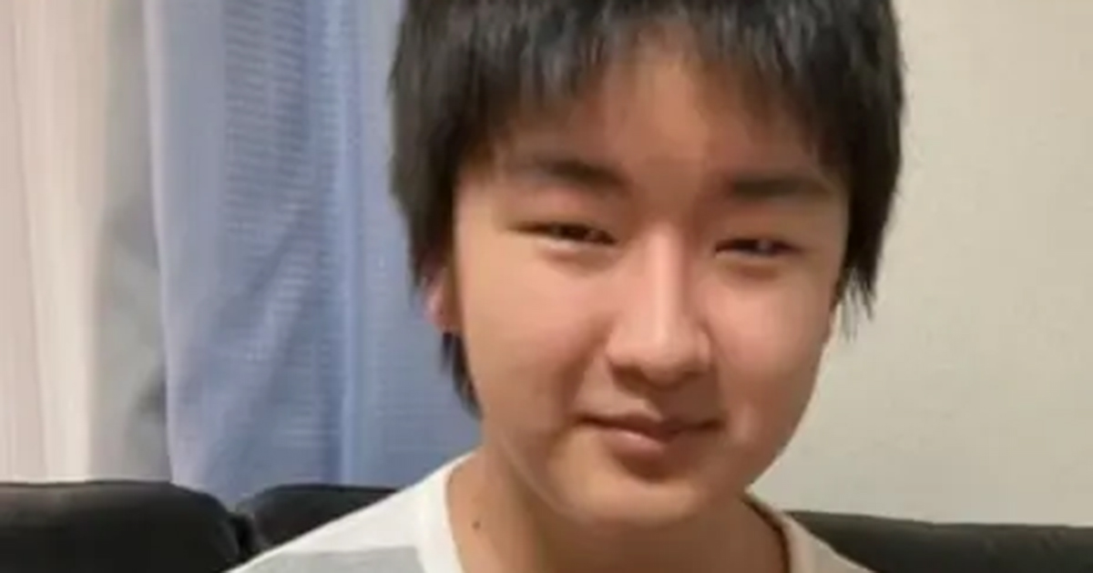 容姿を理由にいじめられていた男の子→5年後……「鳥肌たった」　現在の姿に「えぐい成功」「デスノートのLすぎる」（1/2） | ライフスタイル ねとらぼ