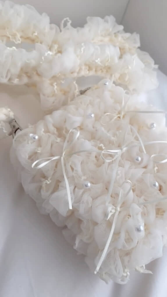 チュールを広げてふわふわに！