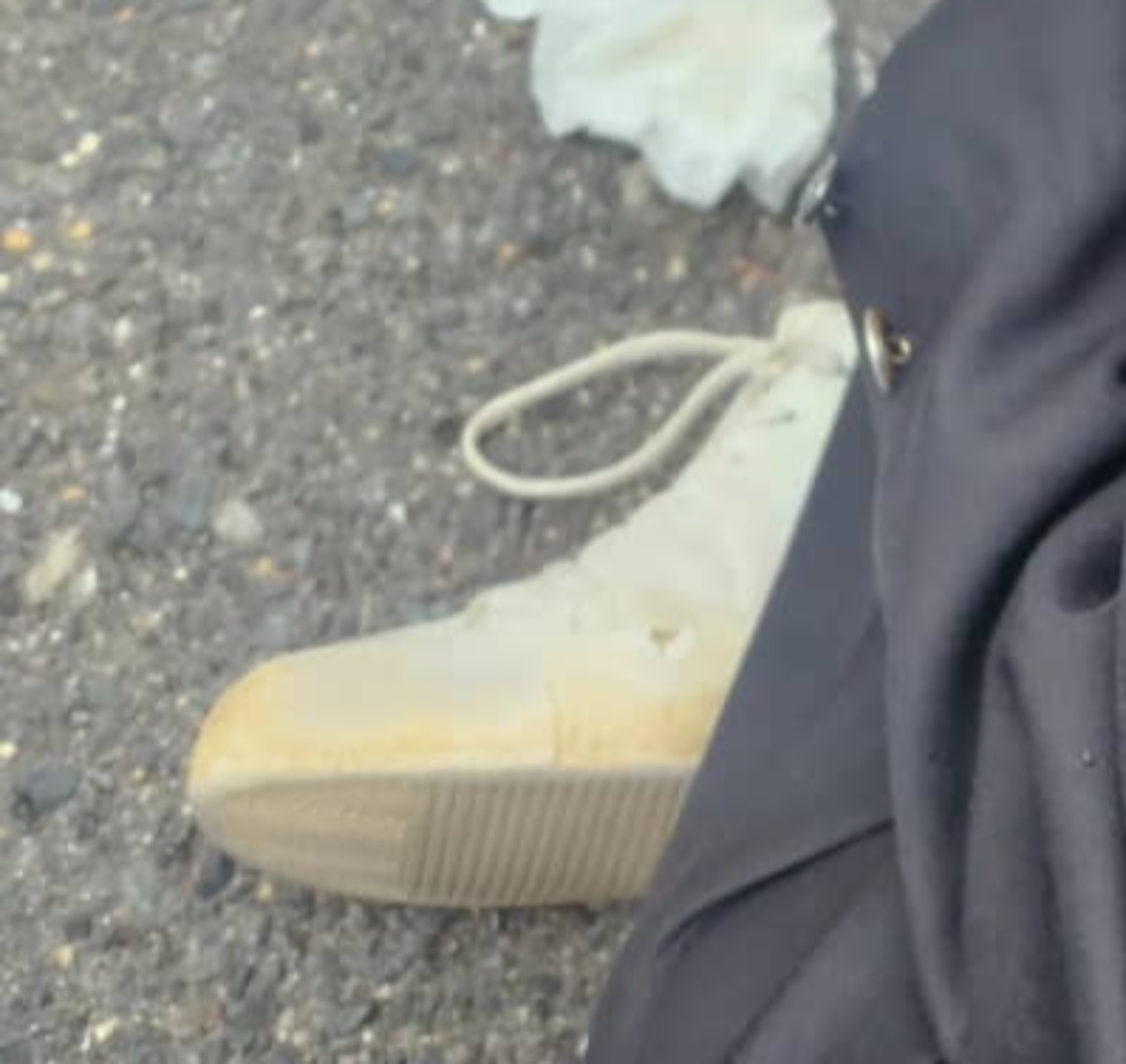 卒業式のあとに姿を消した息子→校門の外をふと見ると…… 胸が熱くなる感動の光景が124万表示「もらい泣きした」(1/3) | ライフスタイル ねとらぼ