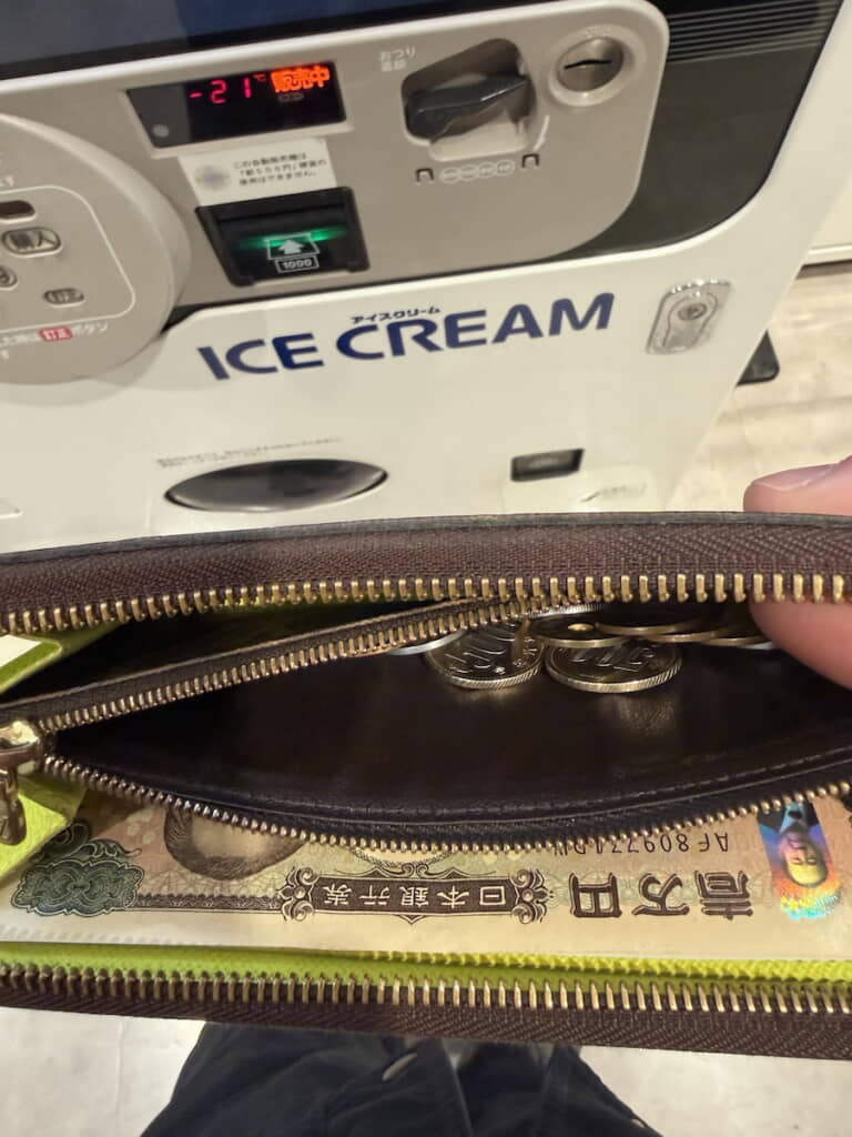 1万円札も新500円硬貨もこの自販機では使えない