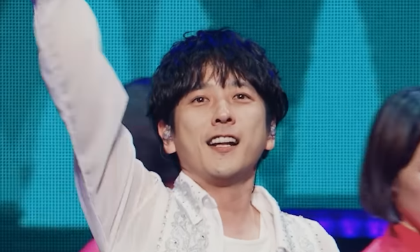 嵐・二宮和也、豪華メンバーの集合写真が公開され「ごめんなさい