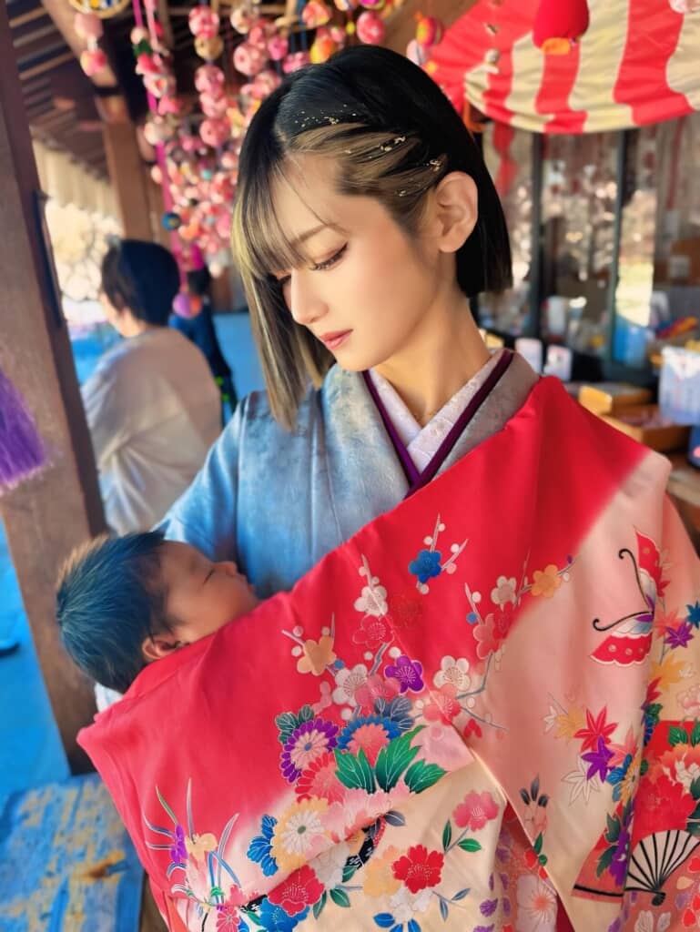 インナーカラー部分に金粉を散らしてるようです