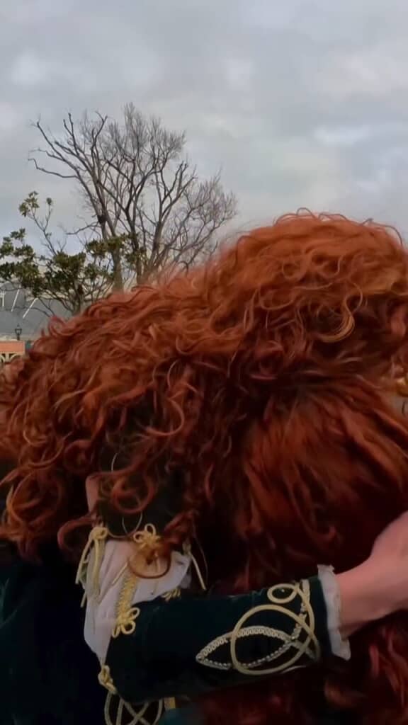 娘ちゃんをぎゅっと抱きしめる