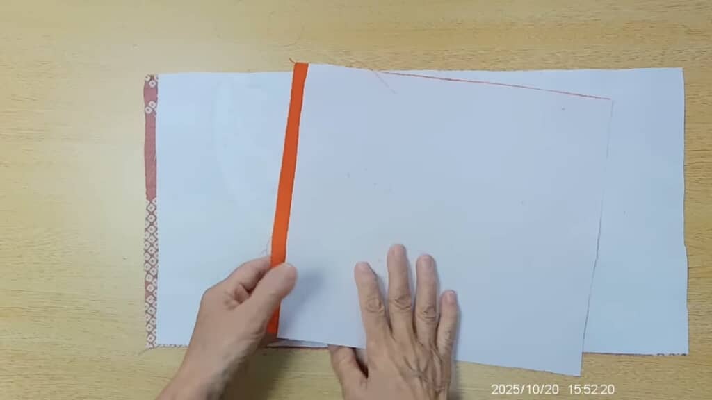 接着芯を貼り、布を折って縫います