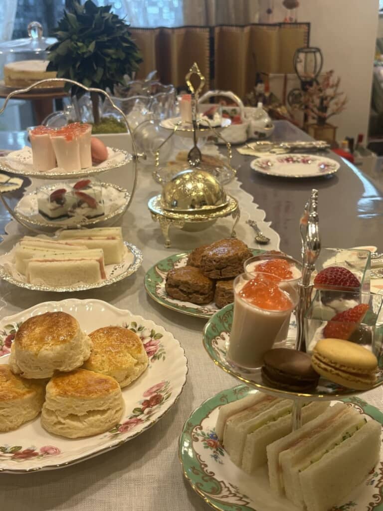 英国風のアフタヌーンティー!!
