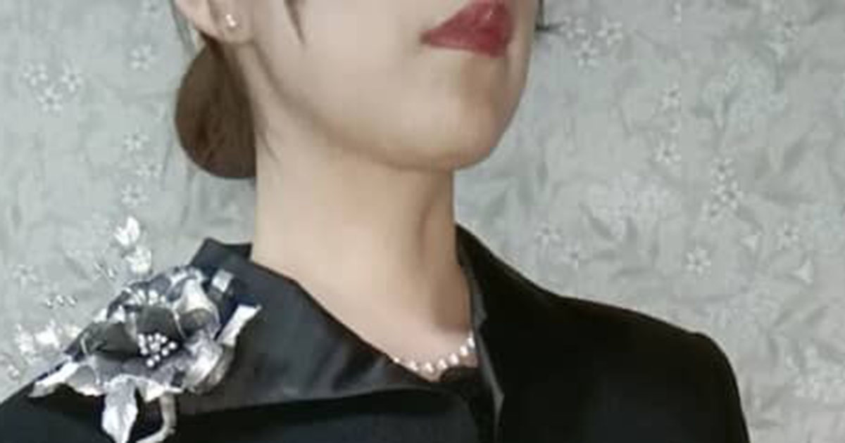 母が30年前に買ったワンピース→卒園式のため、大人になった娘が着てみたら…… 驚きの姿に「今のものとは全く違いますよね!」「モデルの写真かと」(1/2) | 女性 ねとらぼ