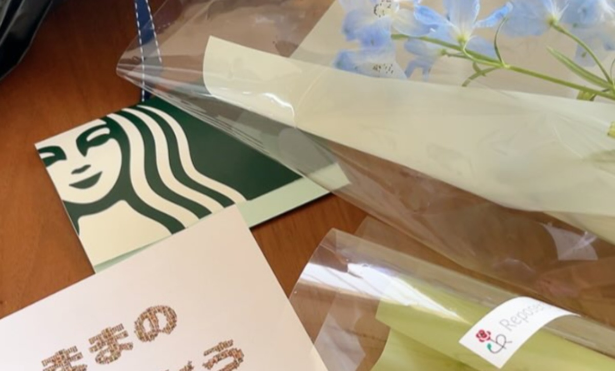 高校3年間、お弁当を作り続けたママ→卒業式後、娘から渡されたのは……　感動の贈り物に「全米が泣ける」「嬉しすぎるサプライズ」（1/3） | 教育・子育て ねとらぼ