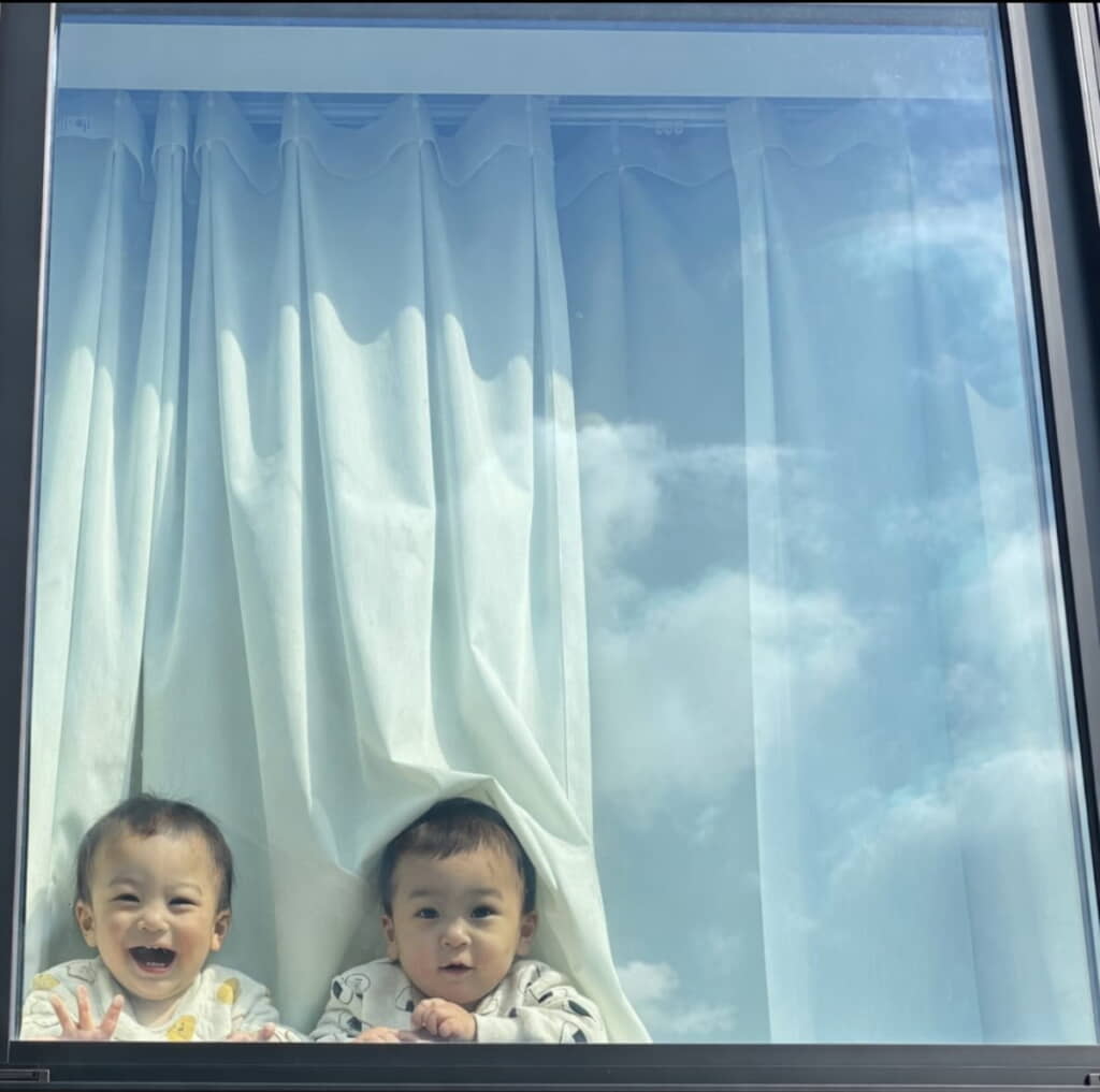 通りすがりの人に手を振ってもらうのが大好きです