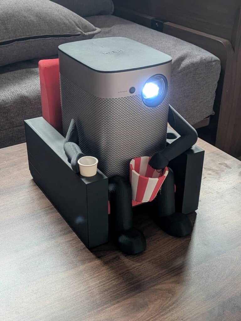 映画を楽しんでいるような雰囲気で投影しています