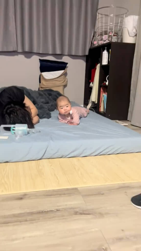 寝起きの赤ちゃん