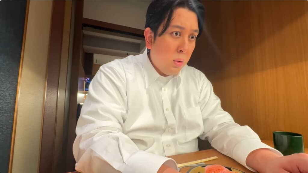 お寿司を食べるジャンボさん