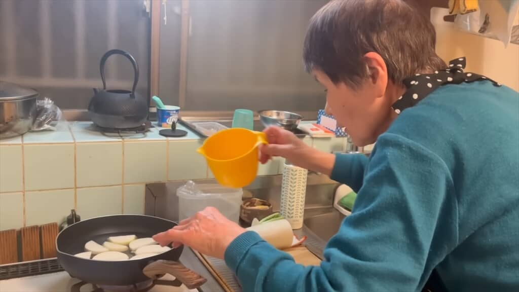 83歳のおばあちゃんが2人暮らしの孫に作る晩ご飯