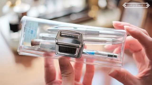 透明をテーマに作った筆箱(表)