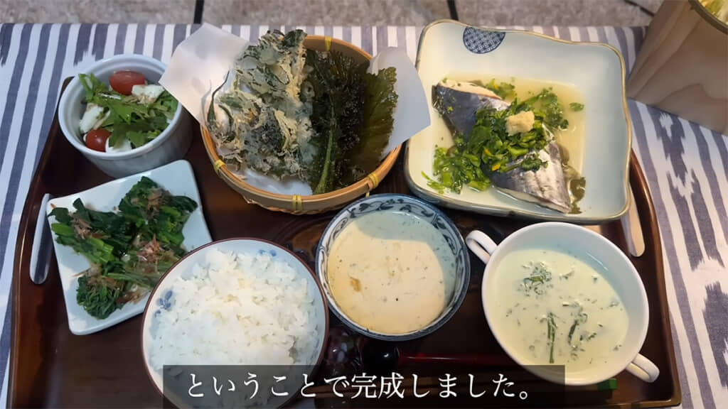 とってもおいしそうな野草定食が完成しました！