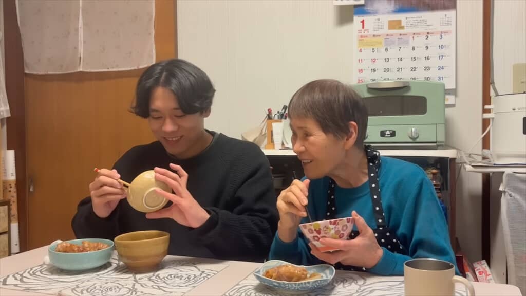 83歳のおばあちゃんが2人暮らしの孫に作る晩ご飯