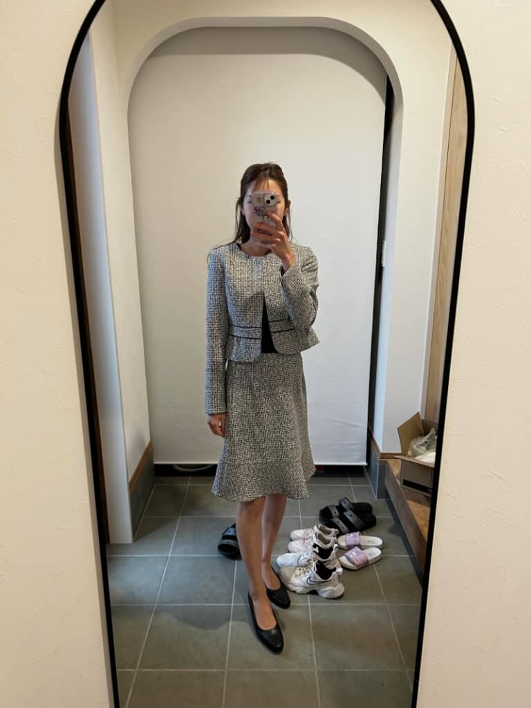 ツイードのセットアップを着たnatsukiさん