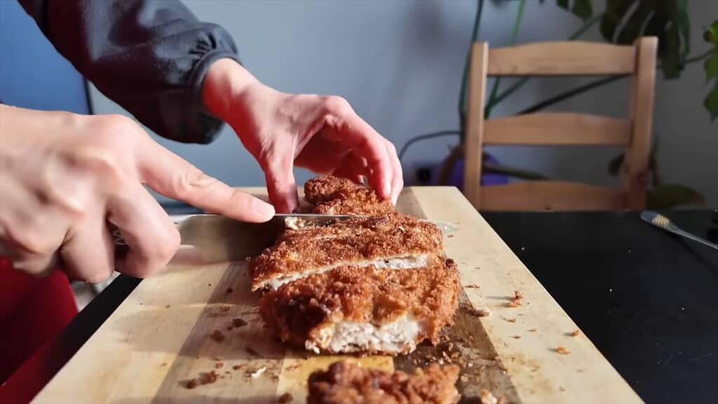 娘のアイルランド人の彼氏にとんかつを振る舞う日本人妻