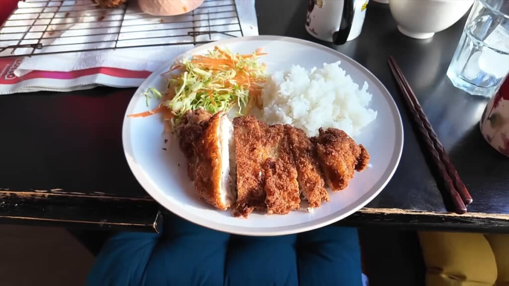 娘のアイルランド人の彼氏にとんかつを振る舞う日本人妻