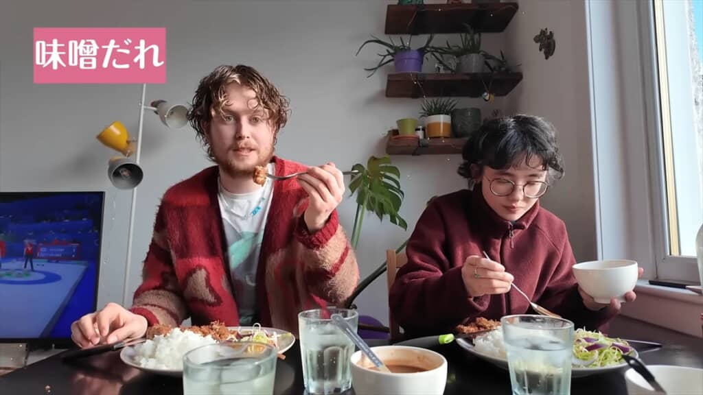 娘のアイルランド人の彼氏にとんかつを振る舞う日本人妻