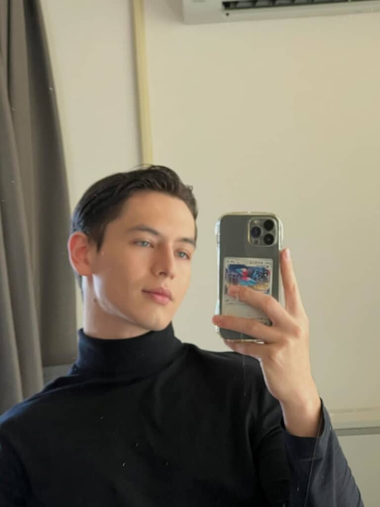 悪役ではなくプリンスにしか見えません