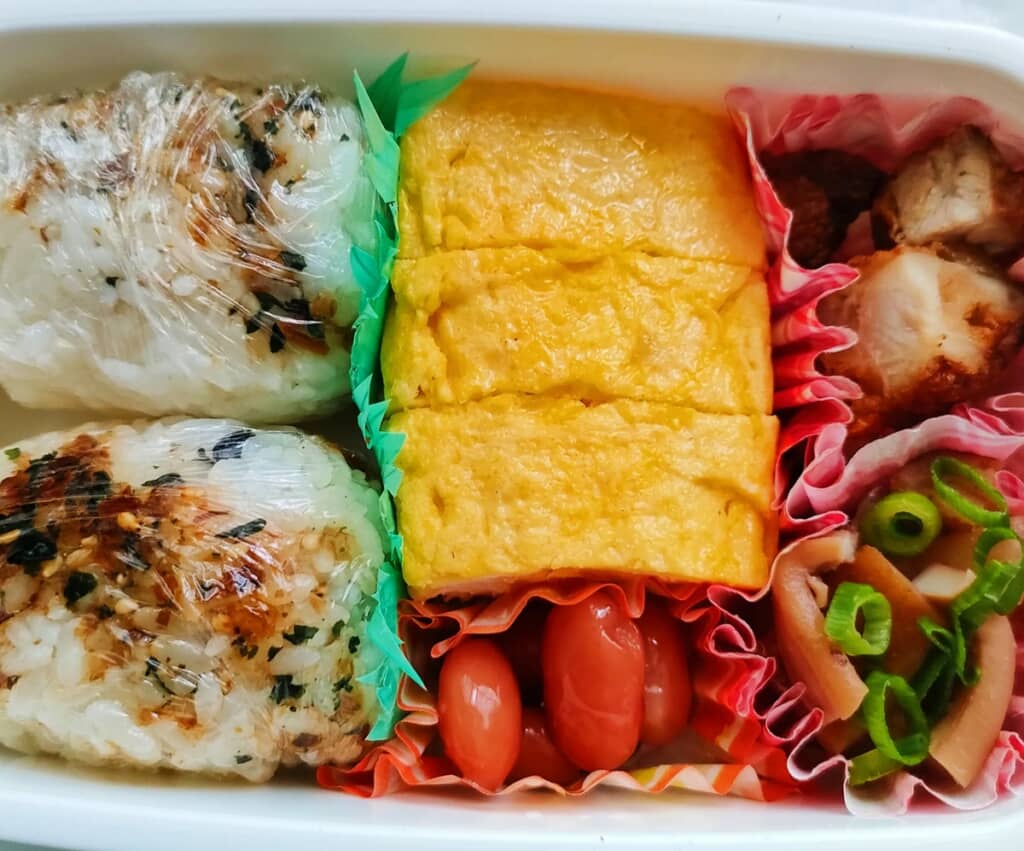 たっぷり入ったおいしそうなお弁当