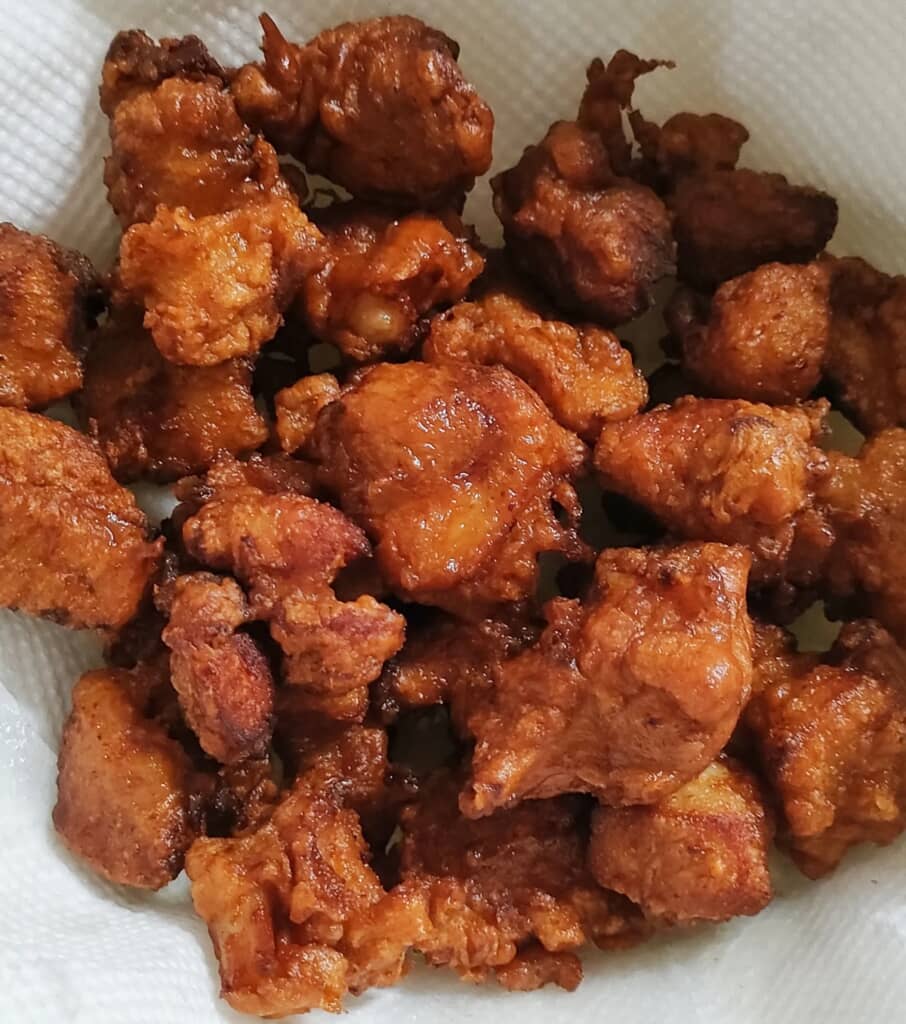 こんがり揚げられた唐揚げ