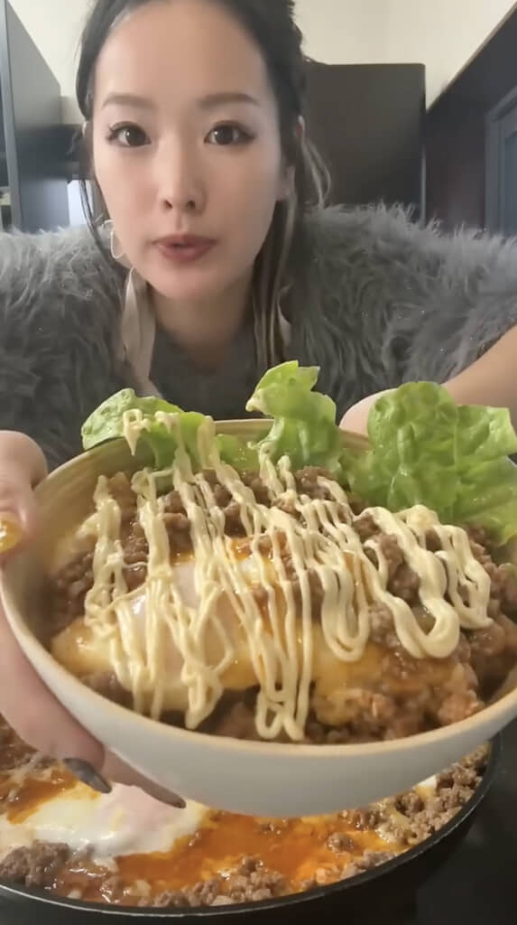 簡単でおいしいロコモコ丼の出来上がり