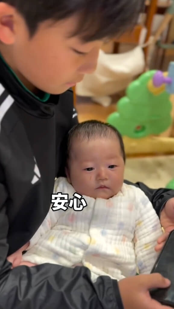 すぐに泣き止む妹ちゃん