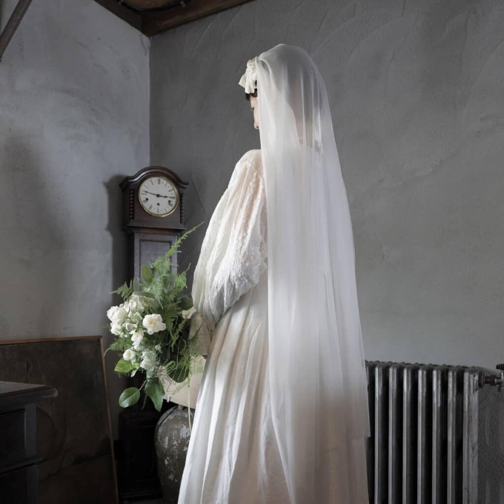 ベールも光を包み混んだみたい