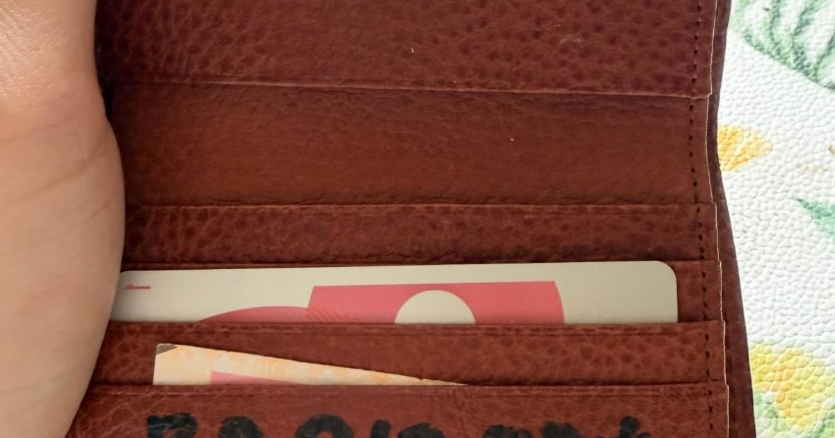78歳の父に娘がプレゼントした約4万円のブランド財布→中を見ると……　予想外の光景に「泣けるわ」「世界に1つの財布になりましたね」（1/3） | ライフスタイル ねとらぼ