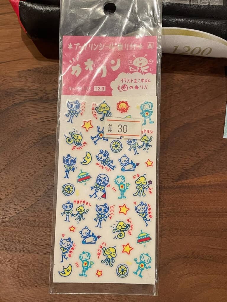 最近流行りのあのシール……？