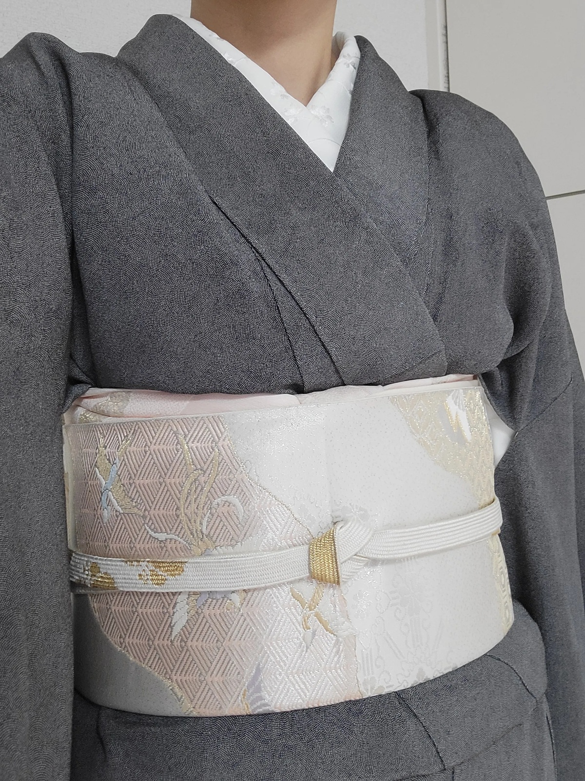 “入学式では考えられなかった”着物で、卒業式に参加したら……　「願いが1つ叶った」ママの姿に「わぁ」「素晴らしすぎ」（1/2） | 女性 ねとらぼ