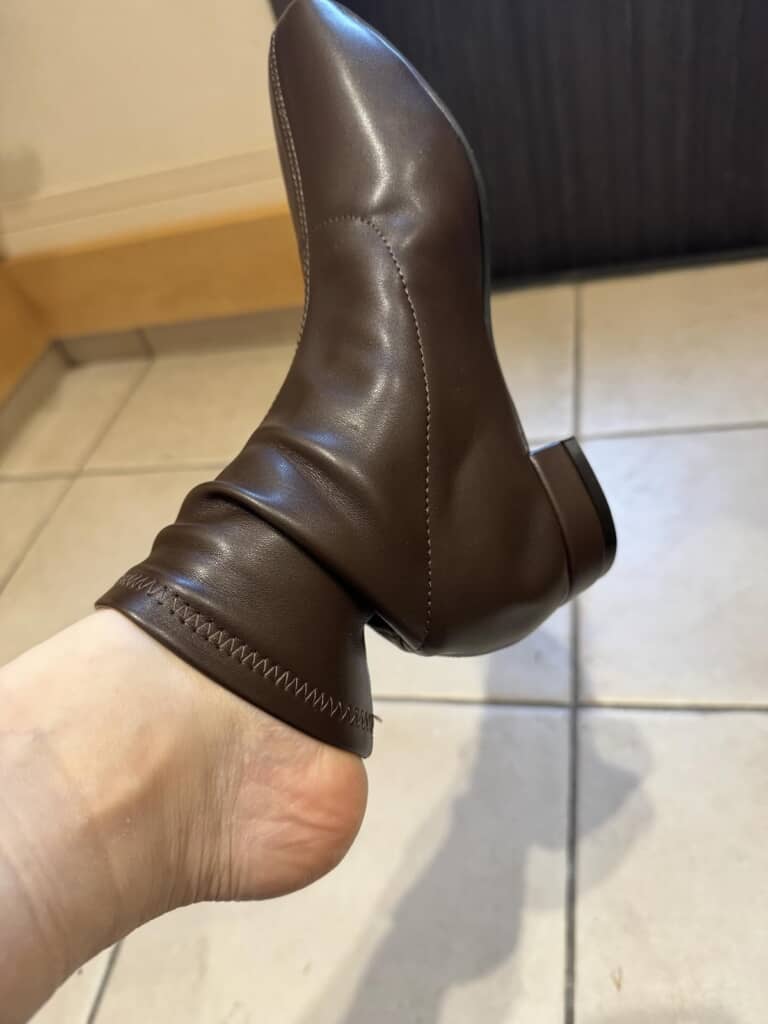 全然入りそうにないブーツ