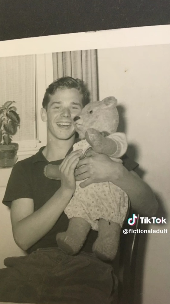 素敵な笑顔（※画像はTikTokアカウント／「FictionalAdult」から）