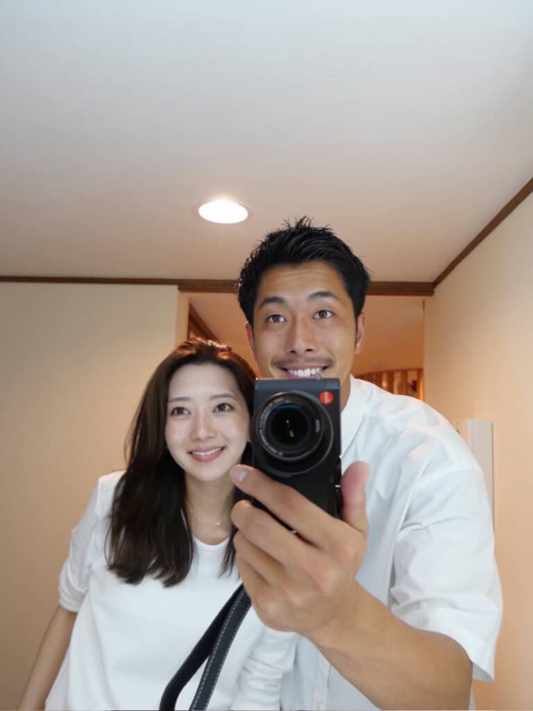 2枚目は同じ方に視線を向けて