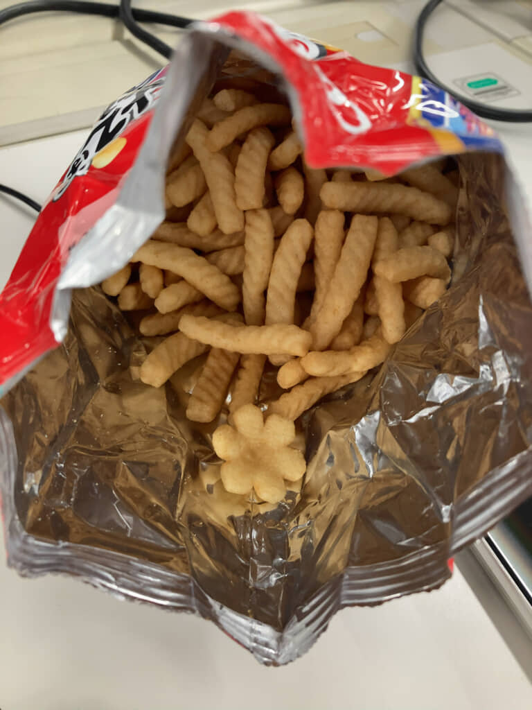 花の形のかっぱえびせんを発見！